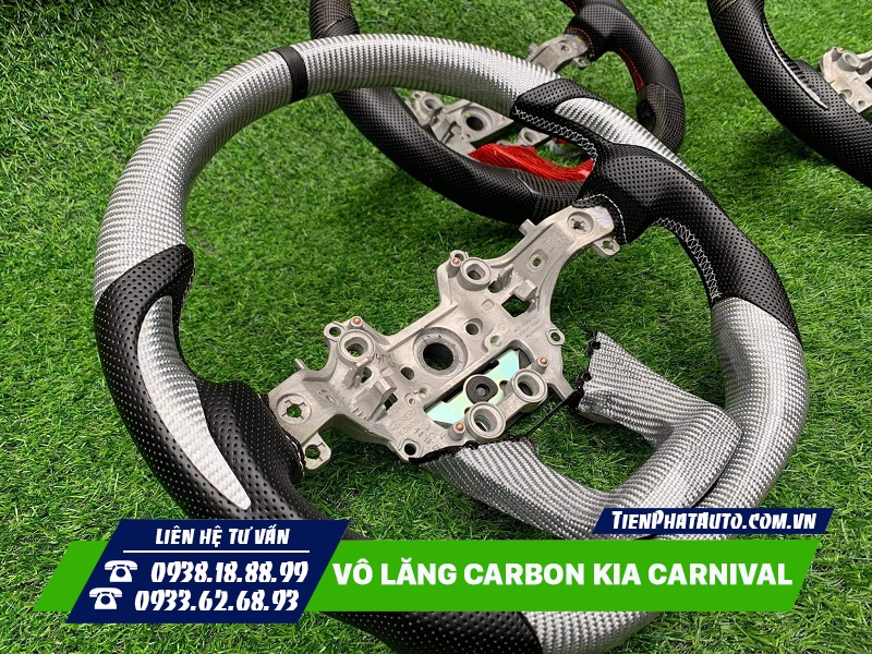 Vô lăng Carbon Carnival được thiết kế sắc sảo và nổi bật