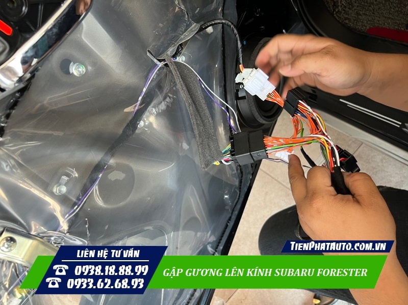 Gập gương lên xuống kính Subaru Forester mang lại nhiều tính năng tiện lợi