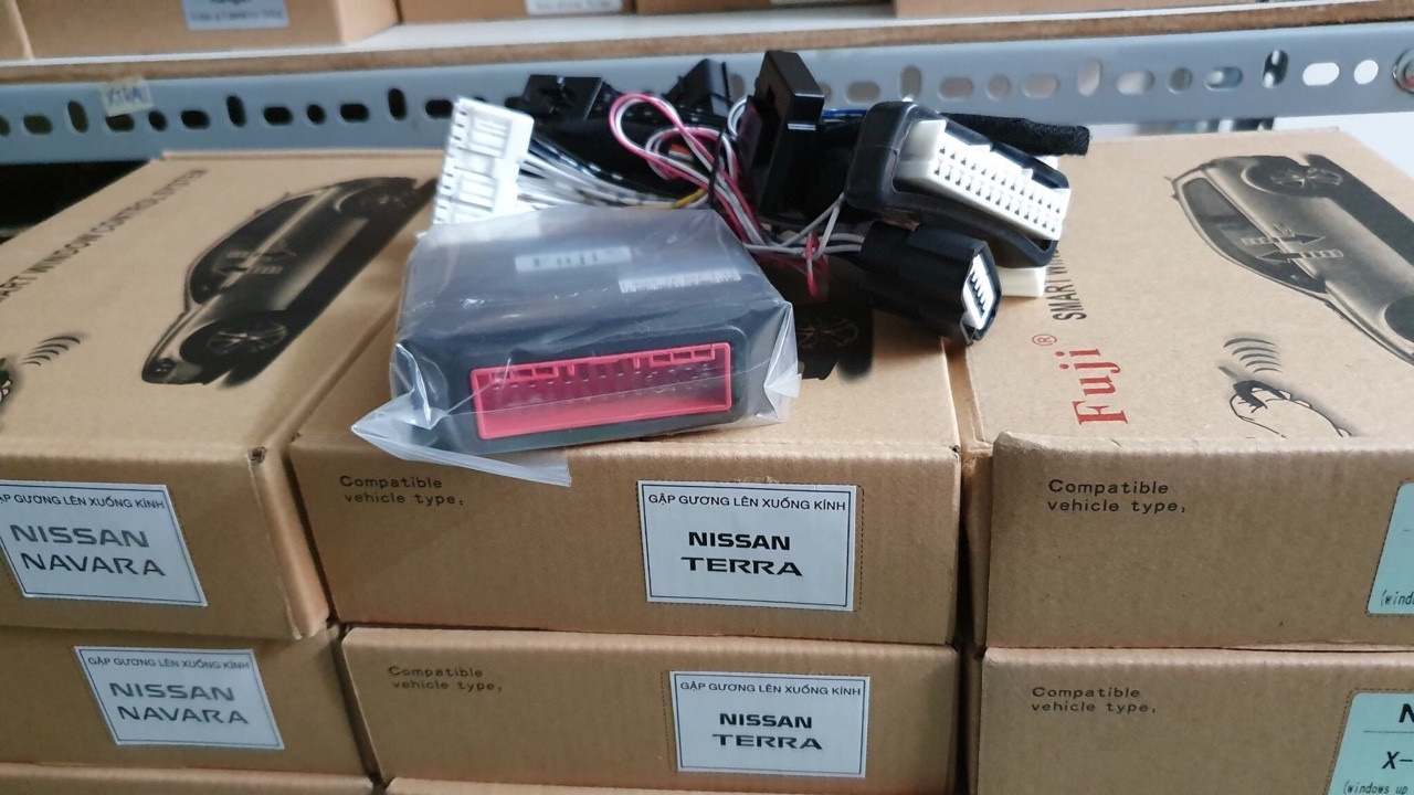 gap-guong-len-xuong-kinh-cho-xe-Nissan-Xtrail-1