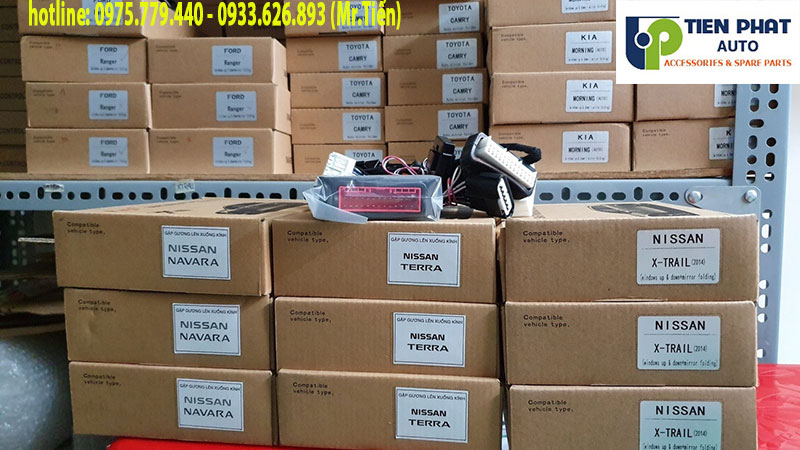 gap-guong-len-xuong-kinh-cho-xe-Nissan-Xtrail-2