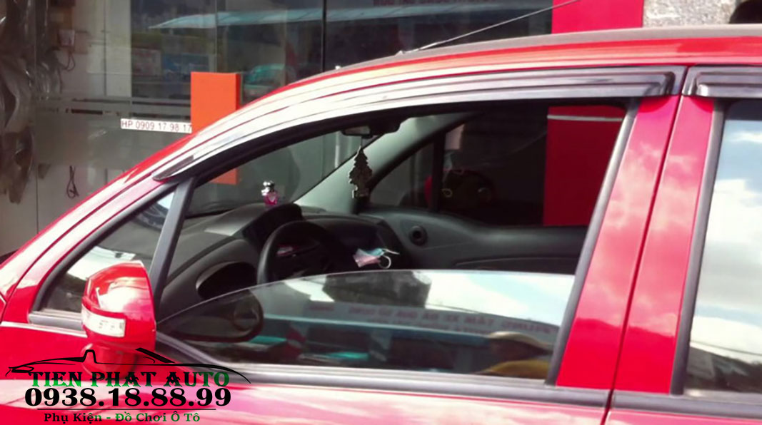 gap-guong-len-xuong-kinh-tu-dong-cho-suzuki-ertiga-tienphatauto-4
