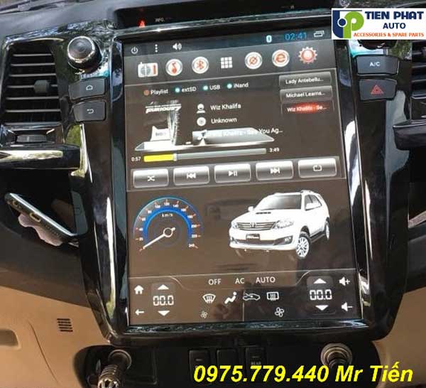 gia man hinh tesla cho fortuner 2008-2016