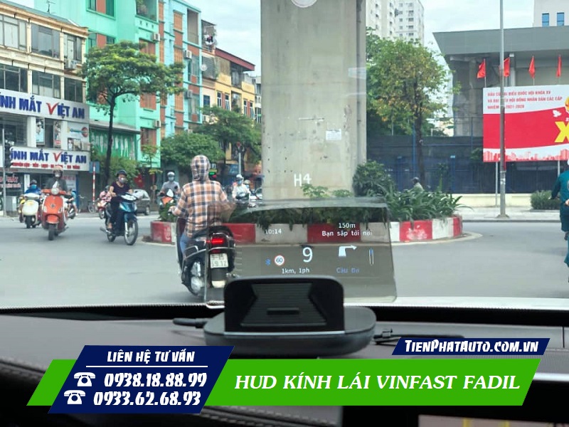 HUD kính lái còn hỗ trợ chỉ dẫn đường di chuyển vô cùng thuận tiện