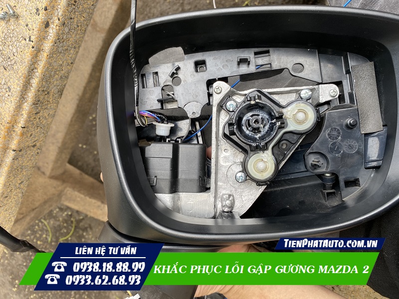 Lỗi gương bên cụp bên xòe rất nguy hiểm khi tham gia giao thông