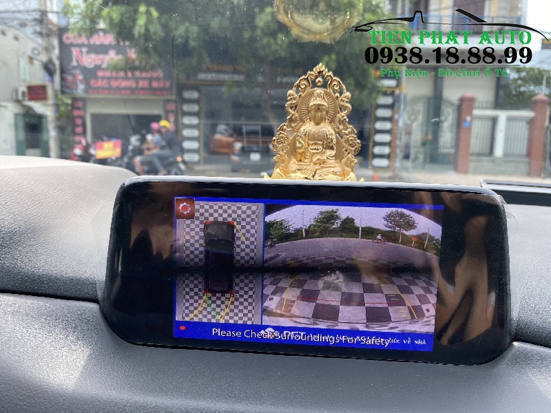 khi-lui-xe-he-thng-camera-lui-phia-sau-hoat-dong-hien-thi-hinh-anh-len-man-hinh