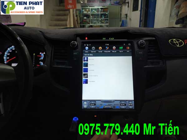 lap man hinh tesla cho toyot fortuner gia re