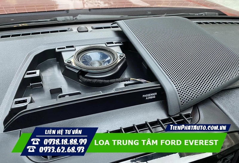 Độ loa trung tâm Ford Everest 2023 giúp cân bằng âm thanh trên xe