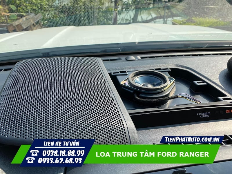 Loa trung tâm Ford Ranger 2022 - 2023 được lắp hoàn toàn như zin