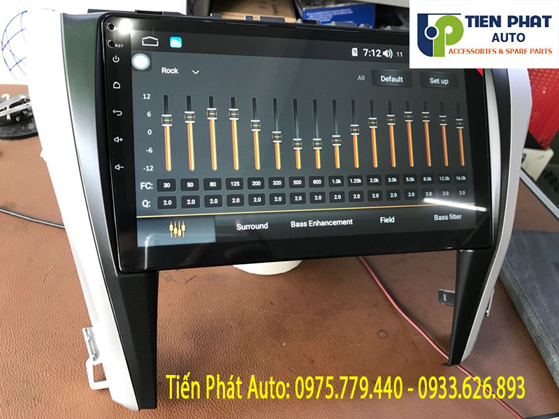 man-hinh-Android-cam-sim-4G-cho-Camry-2019