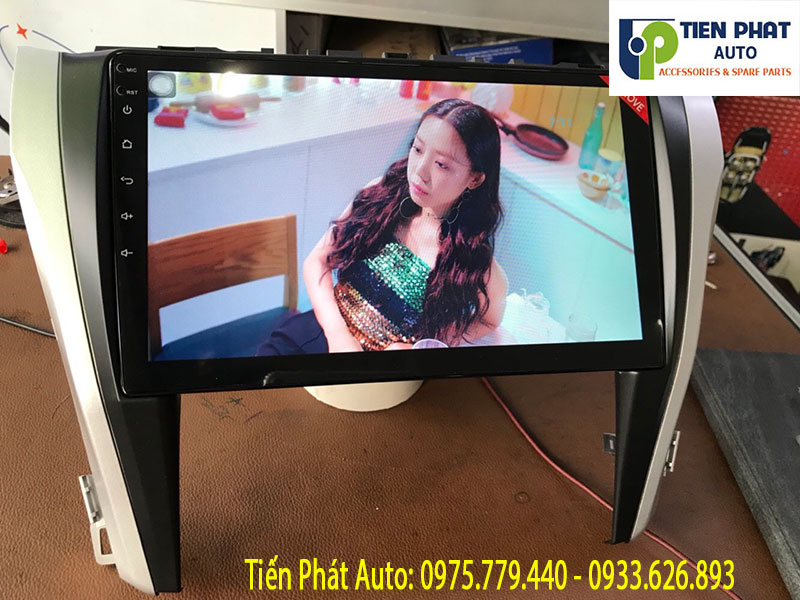 man-hinh-Android-cam-sim-4G-cho-Camry-2019
