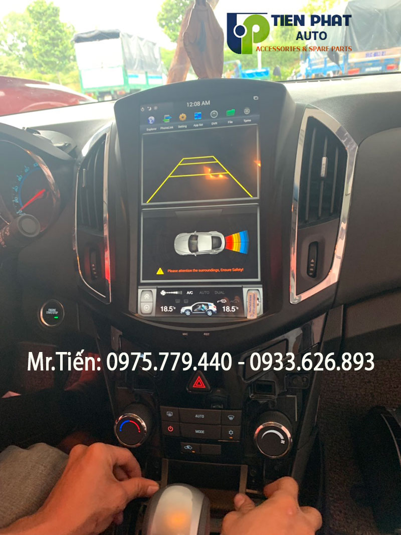 man-hinh-Tesla-cho-xe-Chevrolet-Cruze