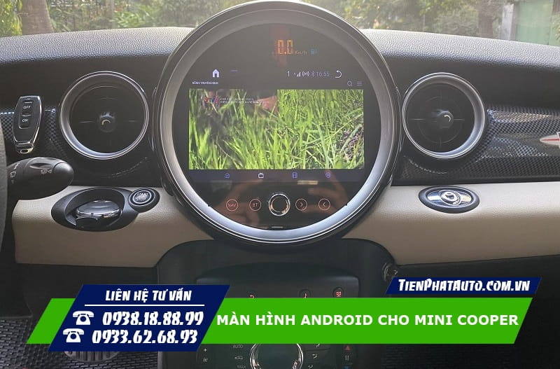 Màn hình Android FLY được lắp đặt trên xe Mini Cooper