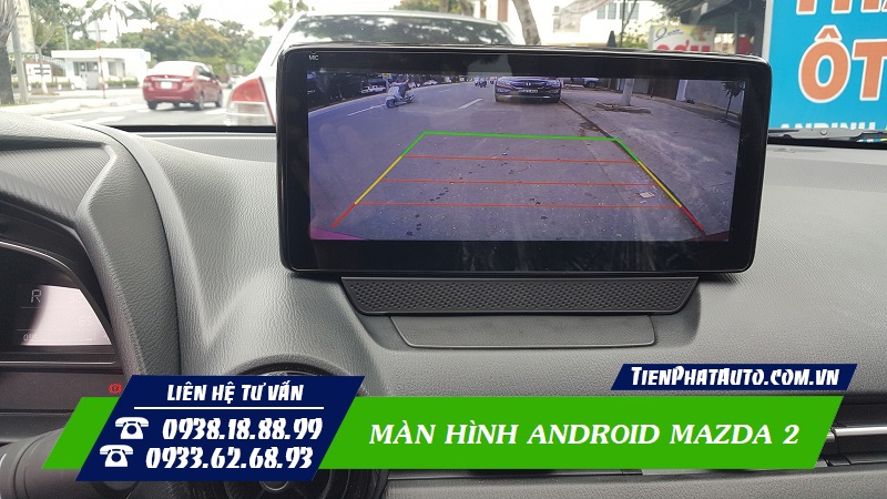 Màn hình tích hợp hiển thị camera lùi rõ nét kèm vạch đánh lái