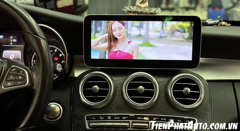 Màn hình đáp ứng đầy đủ các nhu cầu giải trí trên xe