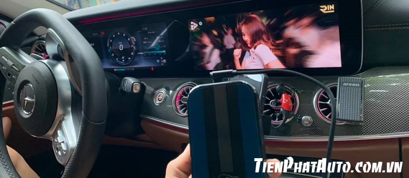 Android Box biến màn hình zin thành màn hình Android cho Mercedes