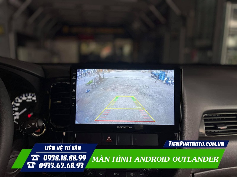 Tích hợp hiển thị camera lùi rõ nét kèm vạch căn lề