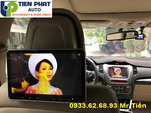 man hinh goi dau tua goi phia sau cho oto
