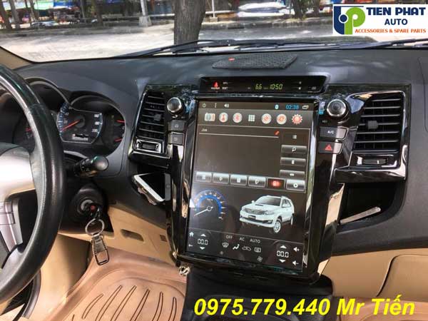 tienphatauto.com.vn noi gan man hinh dvd tesla uy tin cho fortuner 2008-2016
