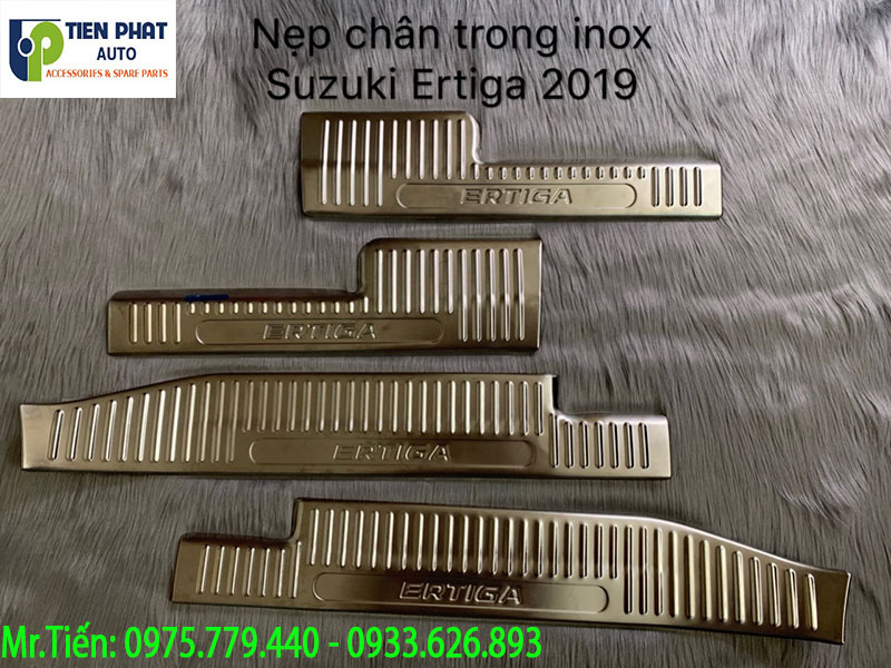 nep-chan-trong-xe-Egtiga