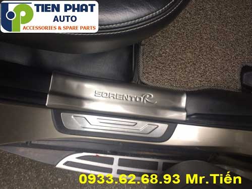 chong tray phan mu bang inox cho kia sorento 2016