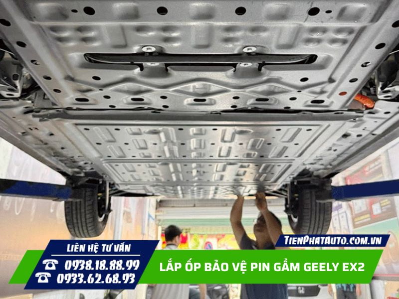 lắp ốp bảo vệ pin gầm geely ex2