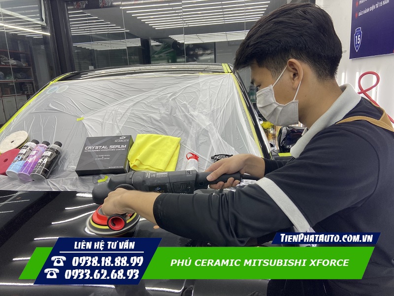 Công đoạn đánh bóng xử lý xước trước khi phủ Ceramic cho Mitsubishi Xforce