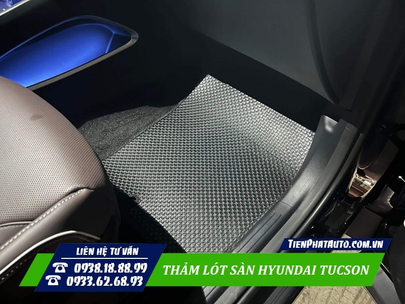 Trang bị thảm lót sàn Hyundai Santafe giúp mang lại nhiều sự tiện lợi