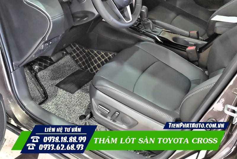 Thảm lót sàn là phụ kiện cần thiết nên được trang bị cho xe