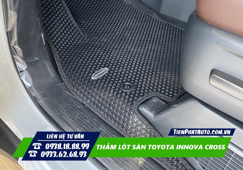 Thảm lót sàn cho xe Toyota Innova Cross 2024 trang bị không thể thiếu