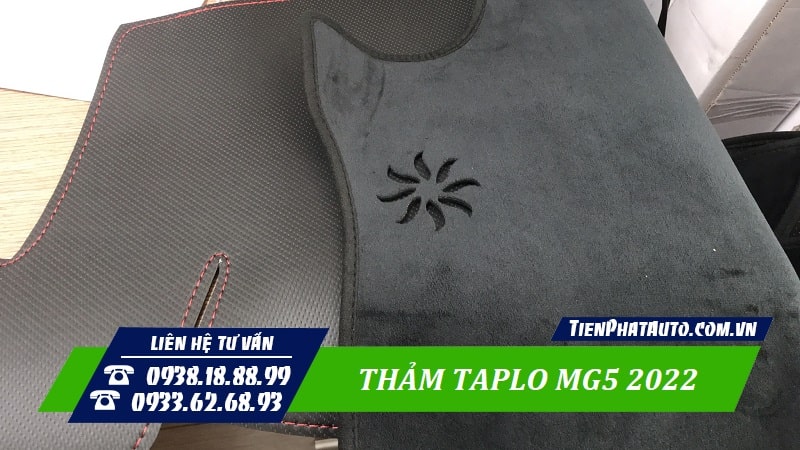 Thảm taplo xe MG5 2022 với hai chất liệu da và nhung