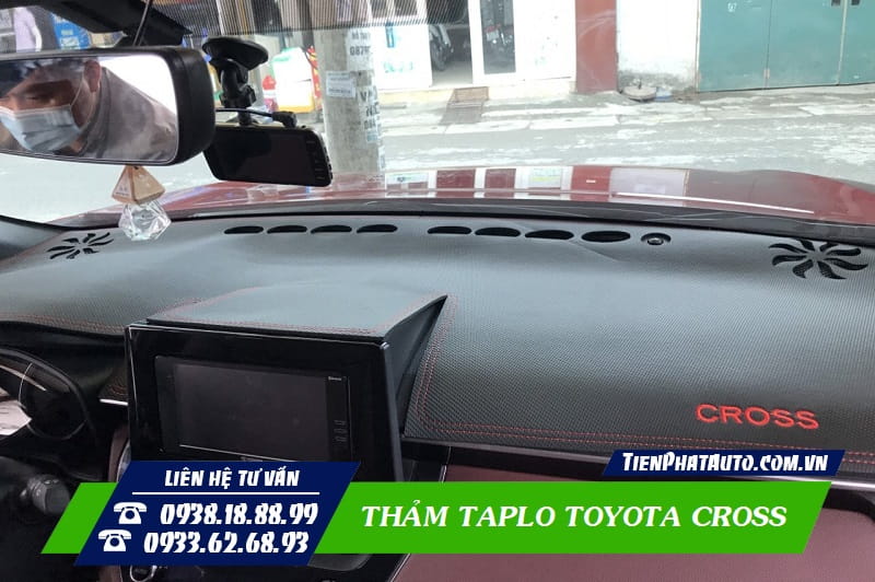Thảm taplo là phụ kiện cần thiết nên được trang bị cho xe