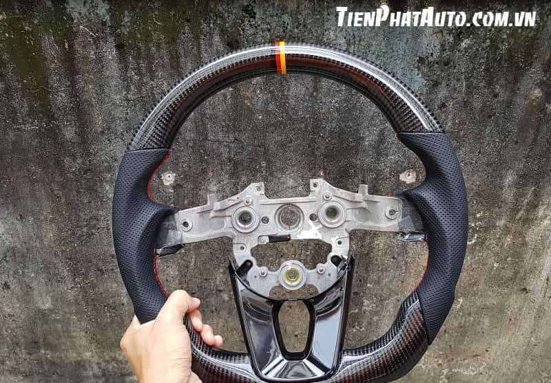 Vô lăng cacbon Kia Seltos được thiết kế dành riêng cho xe