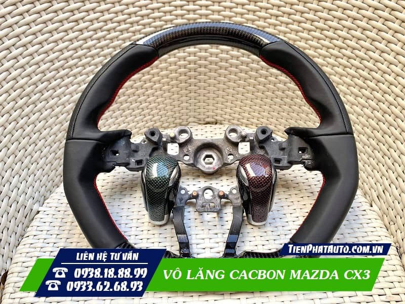Vô lăng được cấu tạo từ những sợi cacbon cao cấp