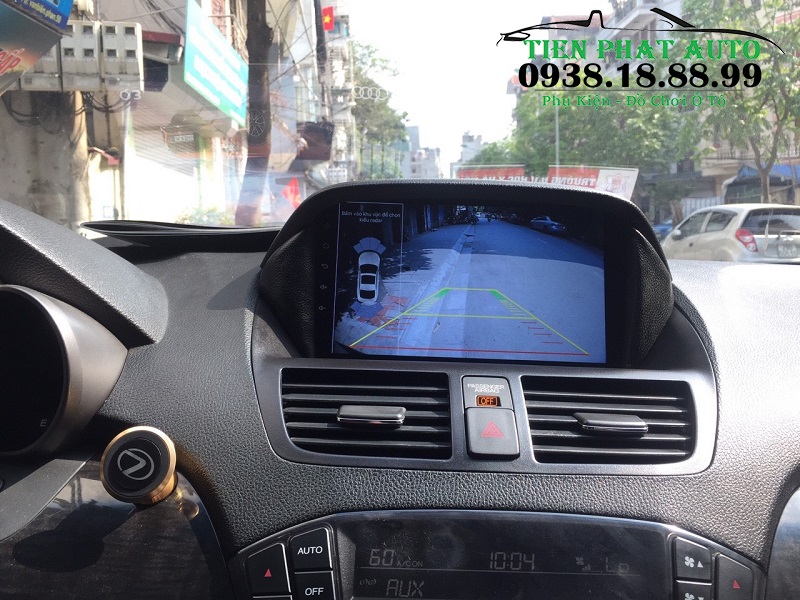 Hiển thị camera lùi rõ nét cùng vạch đánh lái giúp hỗ trợ lùi xe dễ dàng