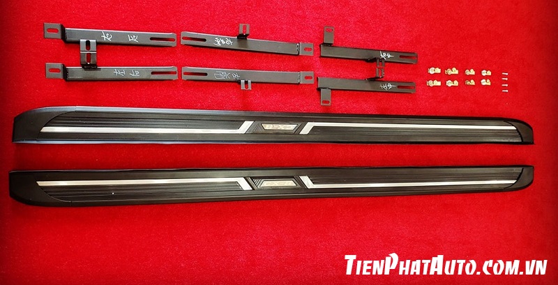 Lắp bệ bước chân cho xe Toyota Raize