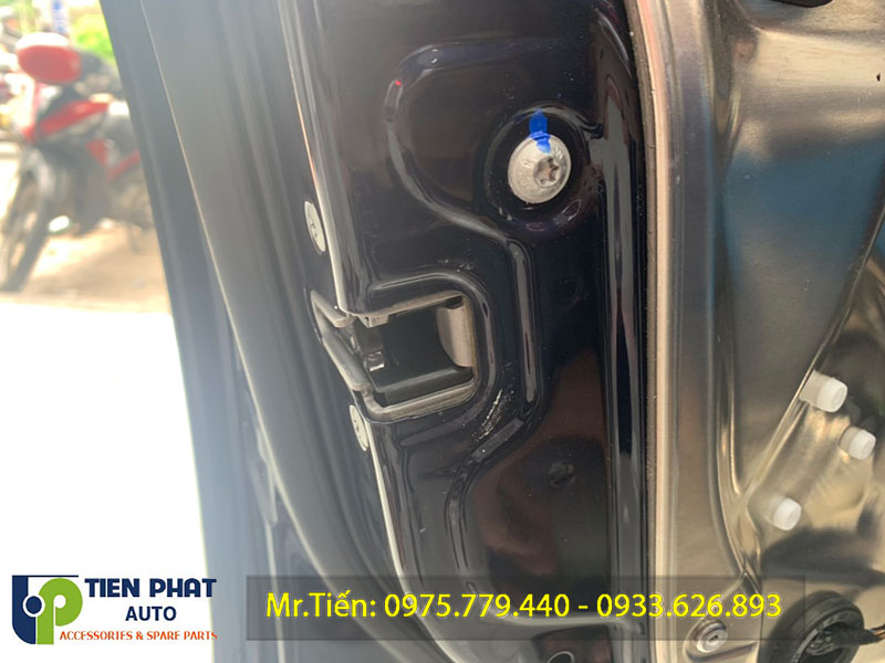 LẮP ĐẶT CỬA HÍT CHO XE MERCEDES E250 TẠI TIẾN PHÁT AUTO