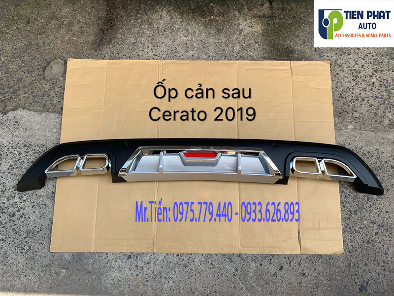 LẮP ĐẶT ỐP CẢN SAU VÀ VIỀN ĐÈN CHO KIA CERATO