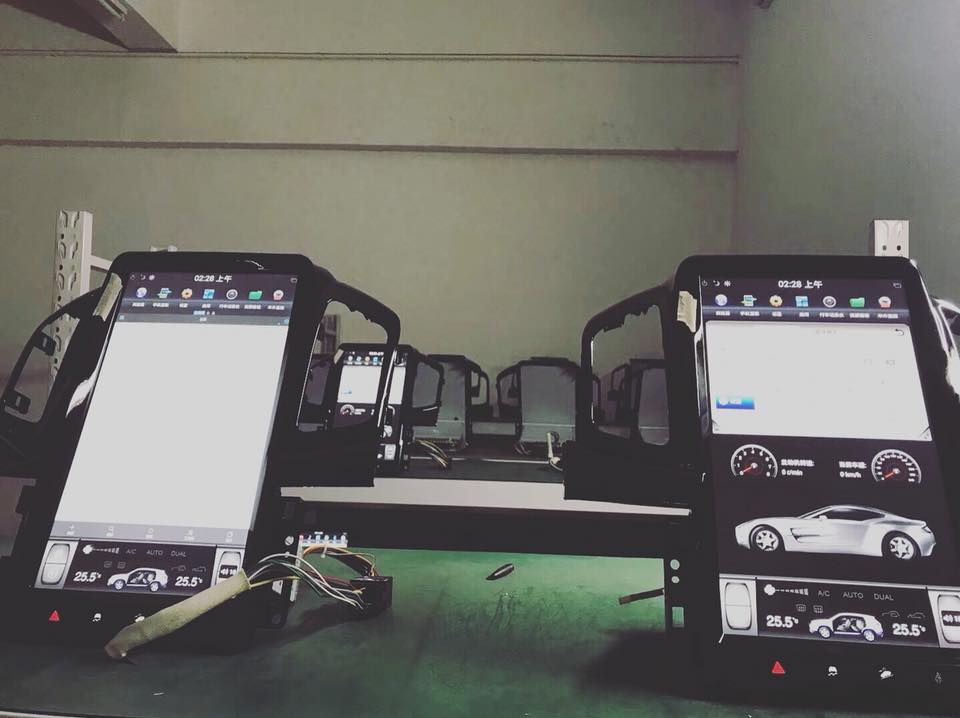 Lắp Màn Hình DVD Ich Theo Xe Kiểu Tesla 13,6 ich Cho Captiva 2013-2017